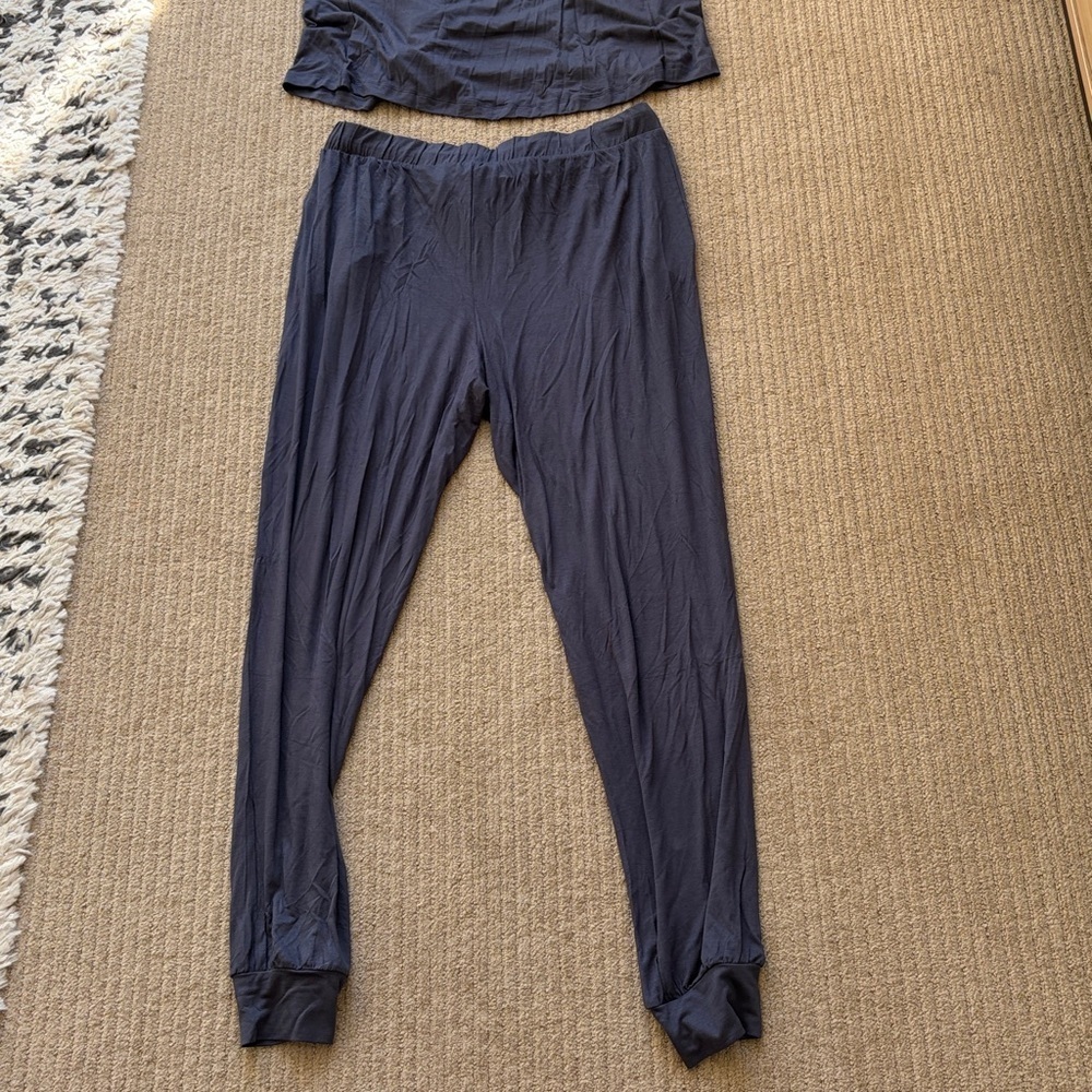 La Vie En Rose Lounge Set, Size M - Picture 9 of 9